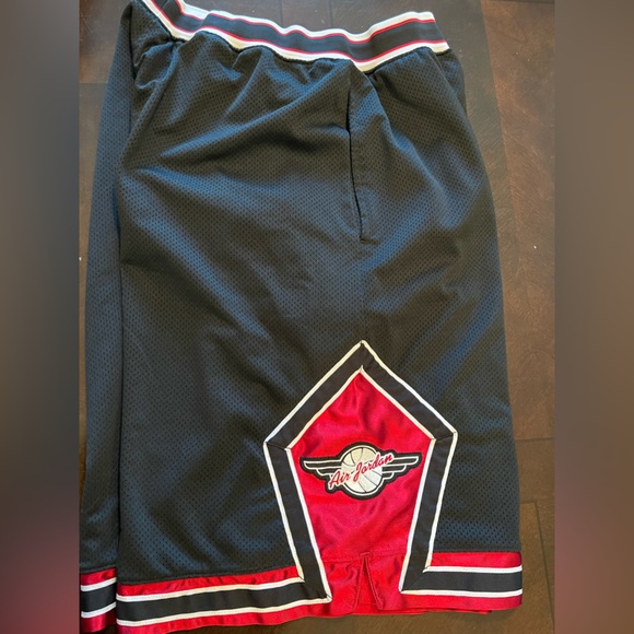 Authentic Jordan Basketball Shorts - Picture 3 of 4